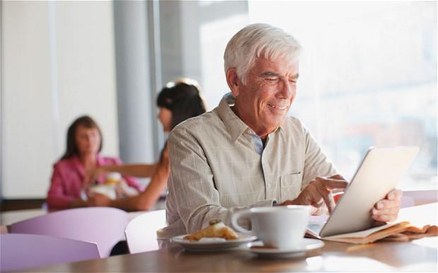 平板电脑普及使老年人在网比例大幅提升